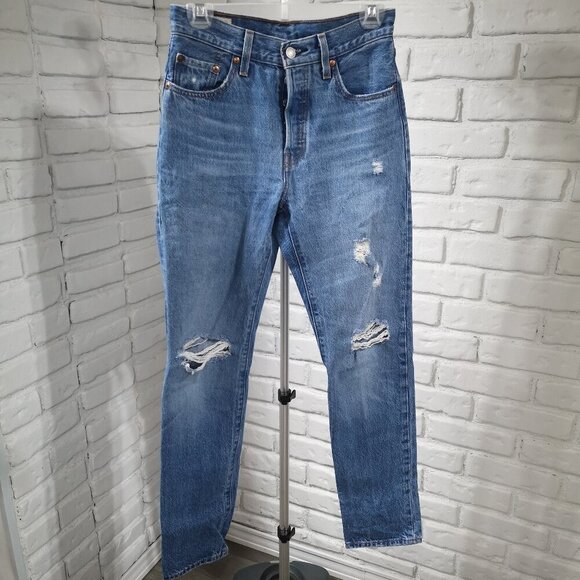 Levi's 501 Ladies Size 25/32 Button Front Distressed Light Wash Blue Jeans - Picture 1 of 16